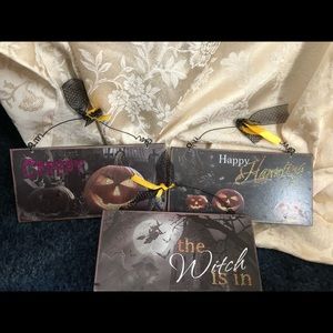 - - Set of 3 Halloween wall Plaques